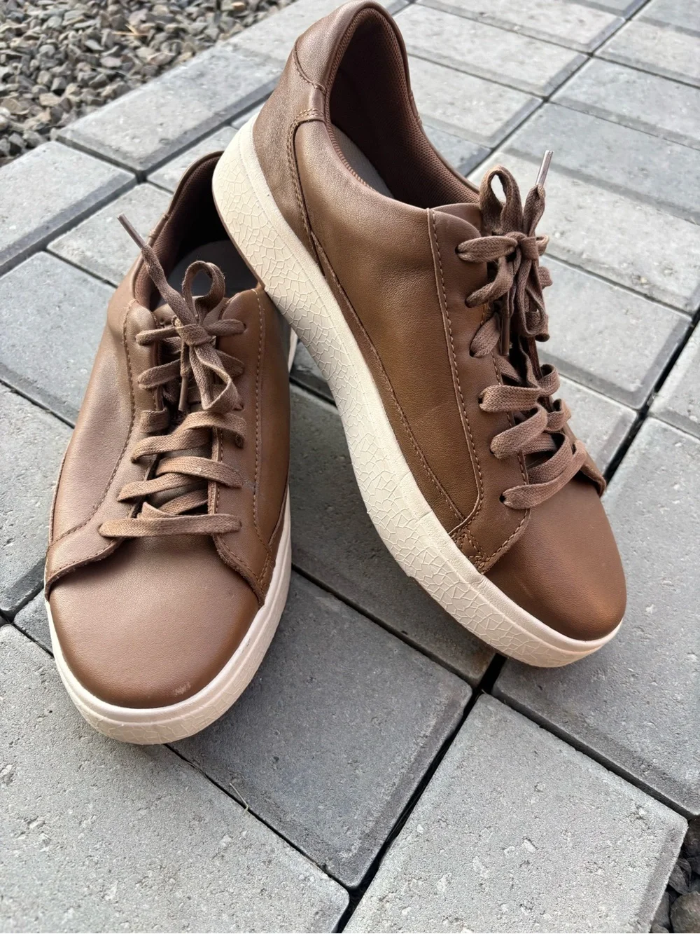 Kizik Vegas Chestnut Leather Sneakers Men's 9.5 Wide / Women's 11 Wide EE